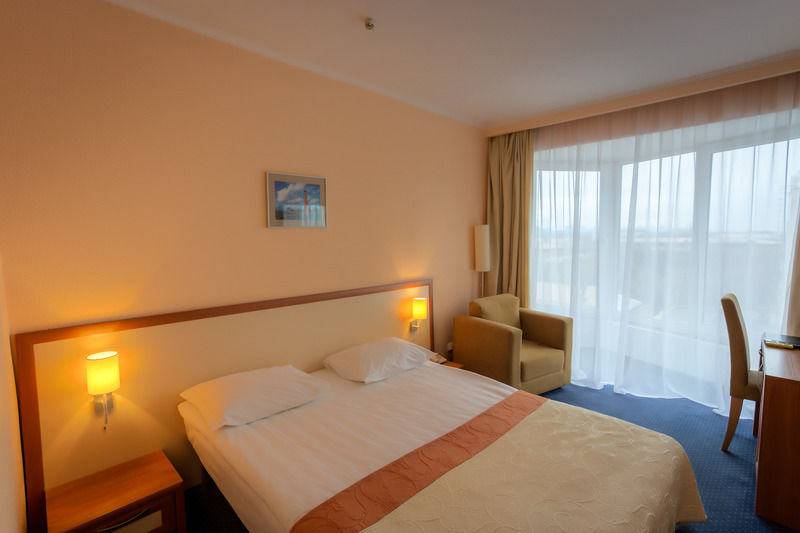 Intourist Hotel Zaporizhia Exterior foto