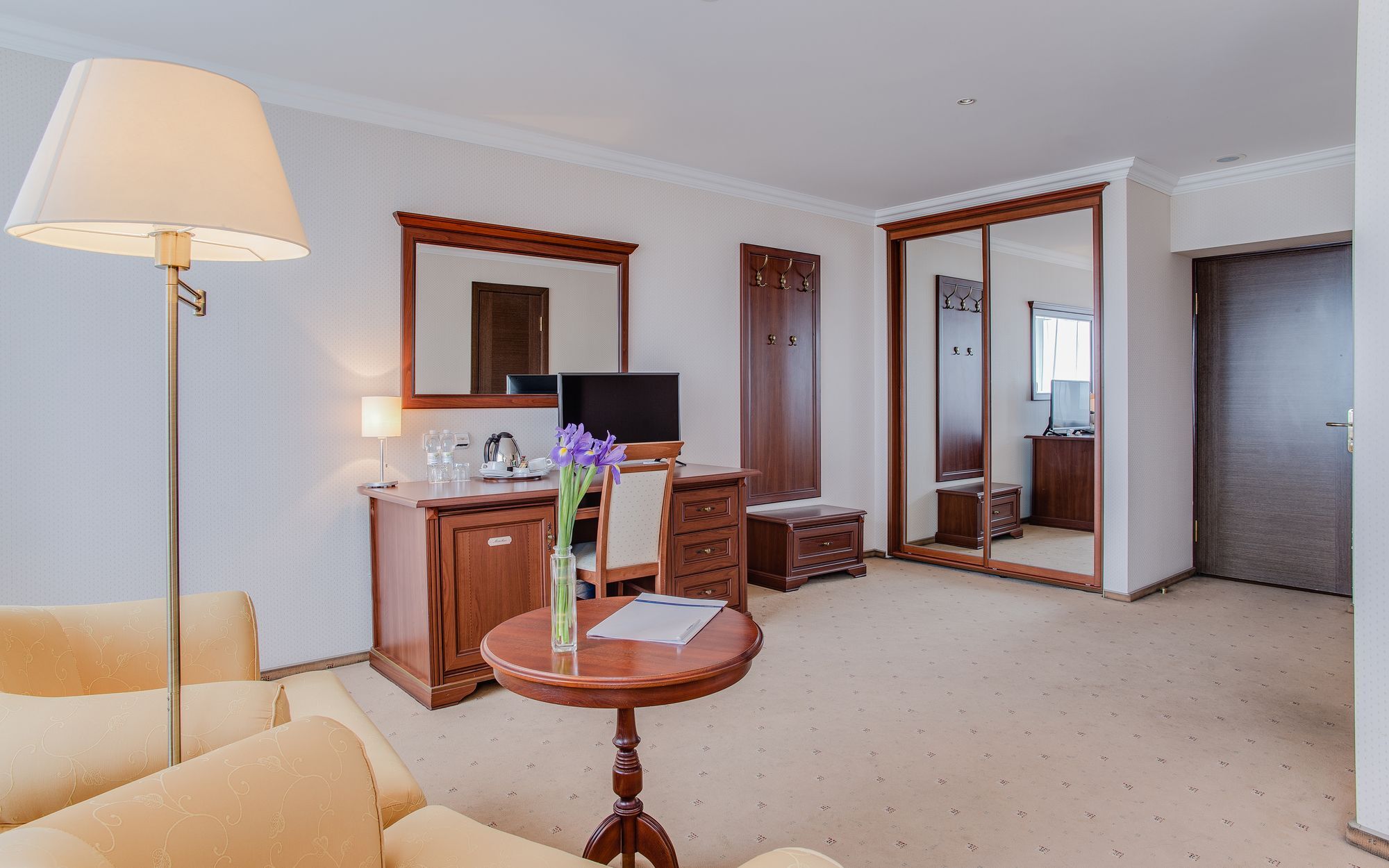 Intourist Hotel Zaporizhia Exterior foto